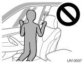 Do not allow anyone to kneel on the passenger seat, facing the passenger s side door, since the side airbag and curtain shield airbag could inflate with