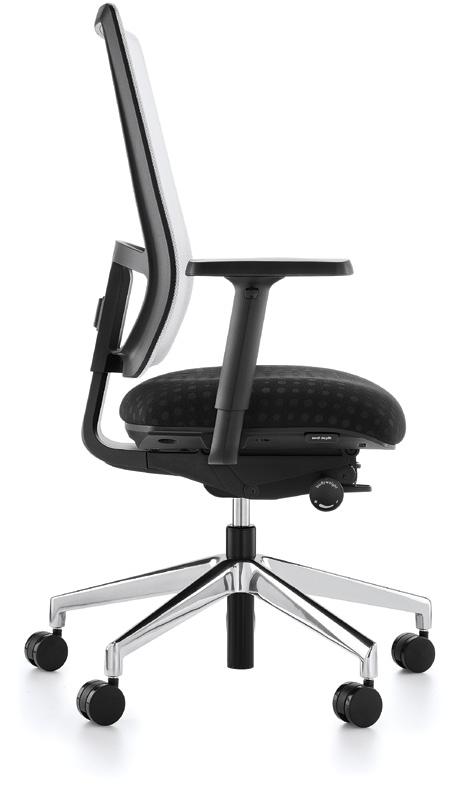 Q FEATURES Synchronised. Durability. Poise. Backrest frame Strong backrest frame (plastic and glass composition) that will follow you even when leaning forward.