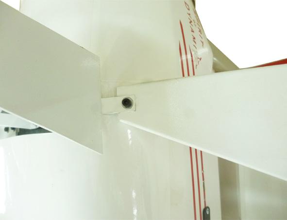 WWW.SEAGULLMODELS.COM 2) Mount the wing to the fuselage. Place a piece of masking tape on the bottom of each wing 137mm back from the leading edge at the wing root.