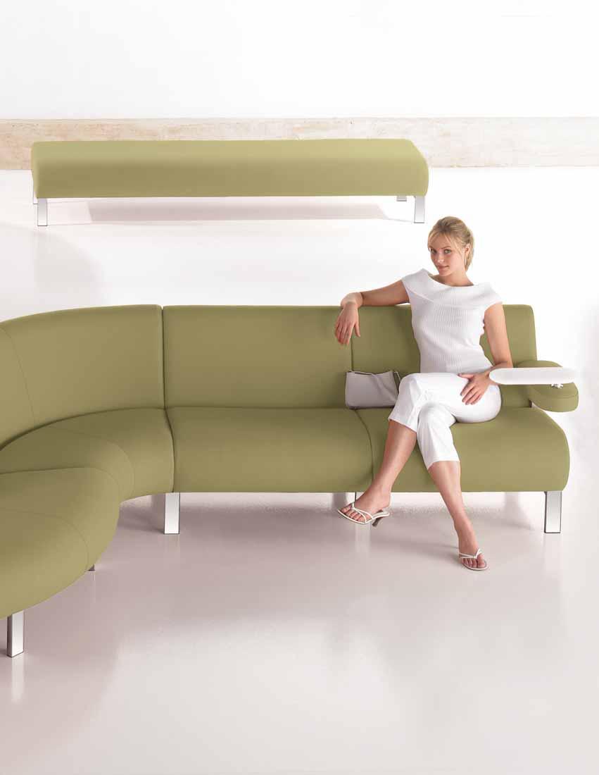 R A D I U S sensual configurations From a simple single seat unit to a sweeping curved unit Radius Lounge Series offers an extensive modular seating collection to fit any contemporary lounge