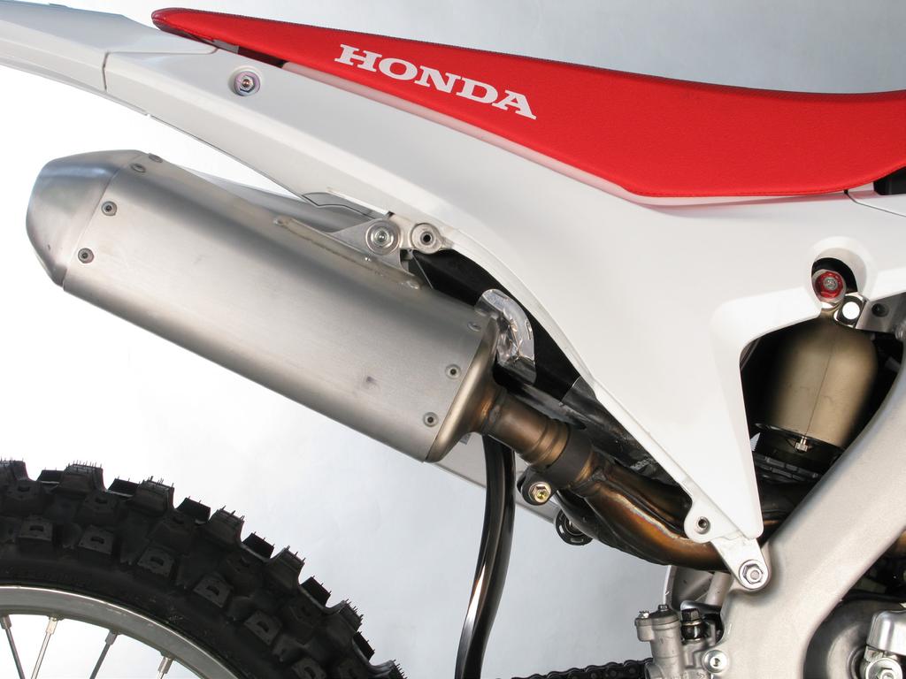 Unscrew the marked bolts on both sides of the motorcycle and remove the side panels (Figure 1).
