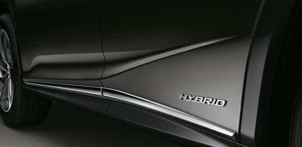 SIDE DOOR CHROME GARNISH A bold dash of chrome follows the lower side contours of your RX 450h
