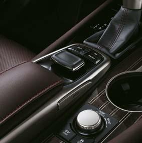 Its split-screen capability allows you to simultaneously access information, such as Lexus Premium Navigation and climate information.