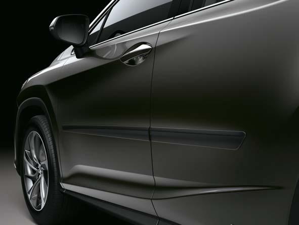SIDE MOULDINGS Reliable protection for the side panels against minor scrapes and damage. Available in black or in a colour to match your car.