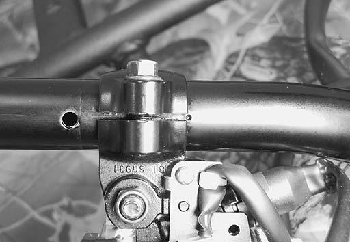 4 7 3 4 3 I931G3620027-01 10) Remove the left brake lever from the handlebars (left side). B Tighten the handlebar clamp bolts (4) to the specified torque.