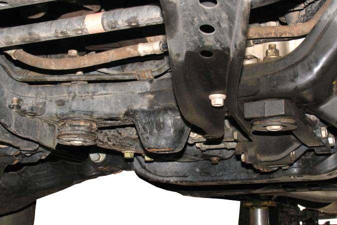 FRONT Illustration 12 13) Reattach sway bar and brackets to frame, using reference mark to ensure correct orientation. Tighten to 30 lb-ft.