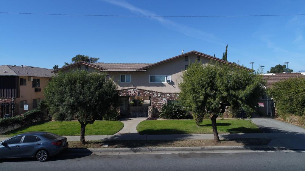 453 S. Barranca represents an exceptional investment opportunity in a central Covina location.