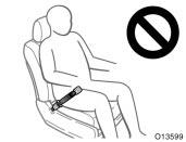 If the seat belt extender has been connected to the driver s seat belt buckle without wearing the seat belt when using the extender in the driver s seat, the SRS driver s airbag system will judge