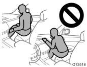 CAUTION The driver or front passenger who is too close to the steering wheel, lower portion of driver s side instrument panel or dashboard during airbag deployment can be killed or seriously injured.