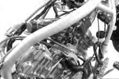3-3 ENGINE CARBURETOR Remove the carburetor after removed the intake pipes.