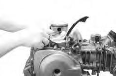 ENGINE 3-14 Remove the rear cylinder head and cylinder with the same manner of the