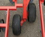 3 m) Full floating hitch, moves up/down with tractor drawbar 4 row frame design Hydraulic valves on frame locks depth and wing cylinders Offset walking