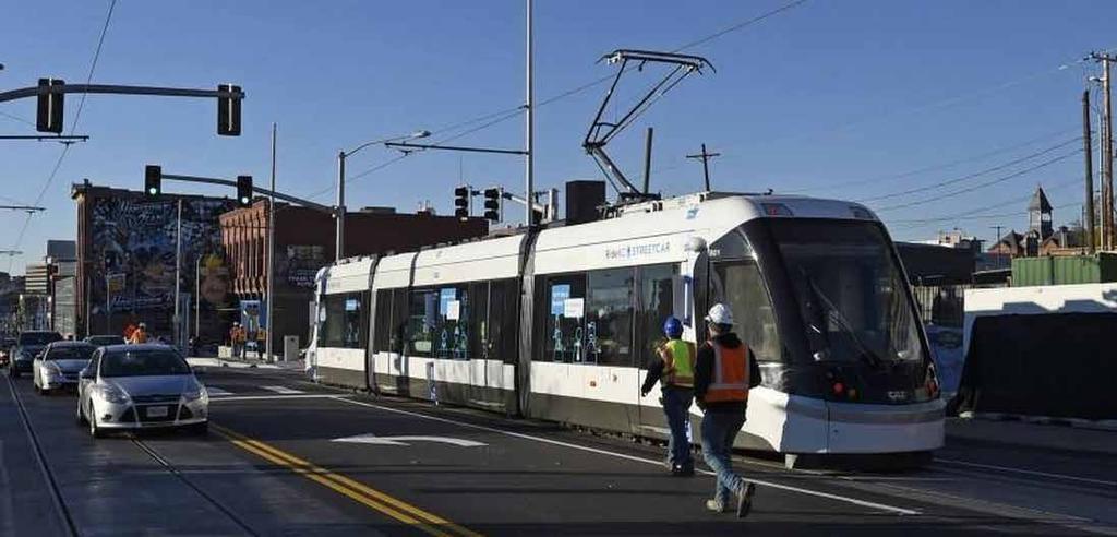 TO MEET ESTIMATED RIDERSHIP 30 BRT PER HOUR ARE NEEDED BUSES 1 BUS ARRIVING EVERY 2 MINUTES Phoenix, AZ Light Rail