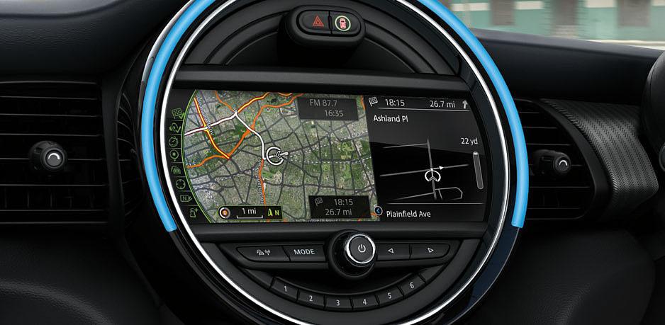 Navigation with voice-guided directions, a map with arrows shown on a high-resolution 6.5" screen, a search function for finding Points of Interest, as well as a choice of day and night display modes.