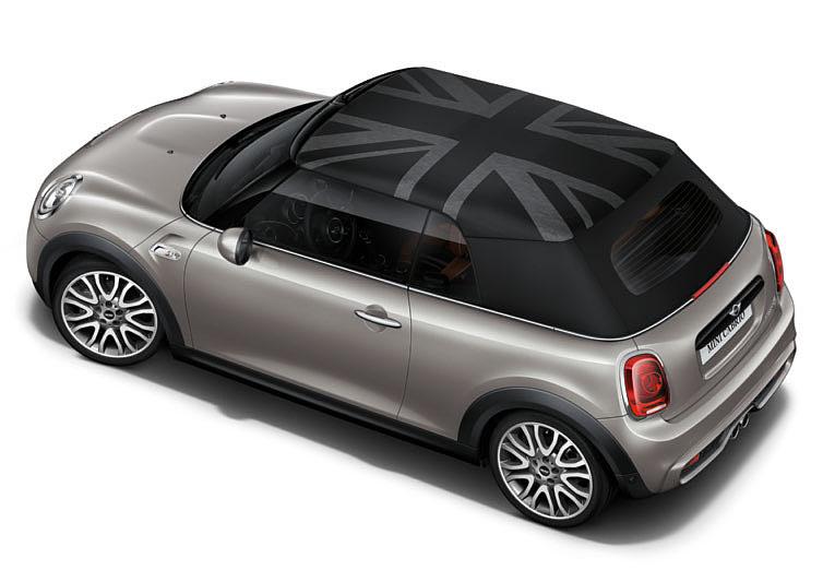 2 The woven Union Jack (1) soft-top, available from the MINI Yours customisation programme, echoes the long trad