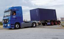 CF 45' with sliding bogie can carry all standard container sizes: The manually operated front extension The rear