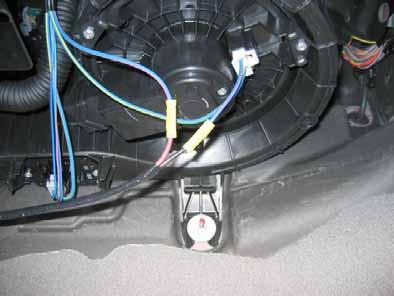 Manual air conditioning blower control Webasto HG F 4 X Dodge Caliber 0 5 Circuit diagram gn/ws rt/ws F4 rt rt bl/ro 86 87 87a K 85 0 sw sw bl/ro + M - GM WG br Webasto components Vehicle components