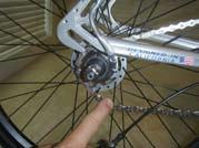 Instlling the Rer Wheel ETX 3r (con t) Unscrew the hu nuts on