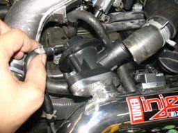 Figure 33 Now position the intercooler pipe
