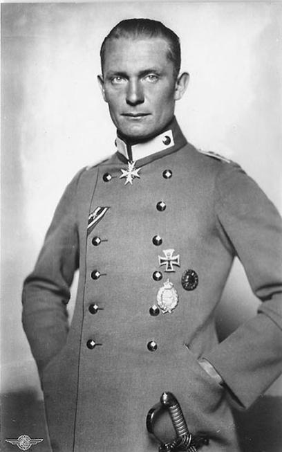 Hermann Goring in 1917. He was a most proficient fighter pilot, with 22 victories in WW1. He was then an honourable man.