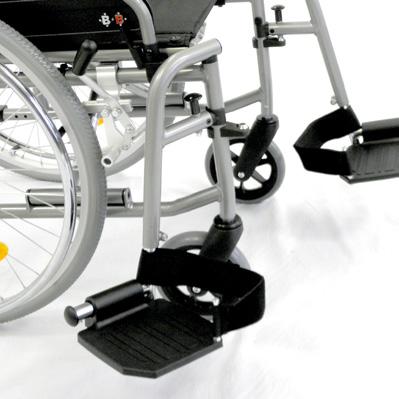 08 Swinging the leg rests To make it easy for you to get on and off the wheelchair you can fold up the foot plates or swing the leg supports outside or inside without removing