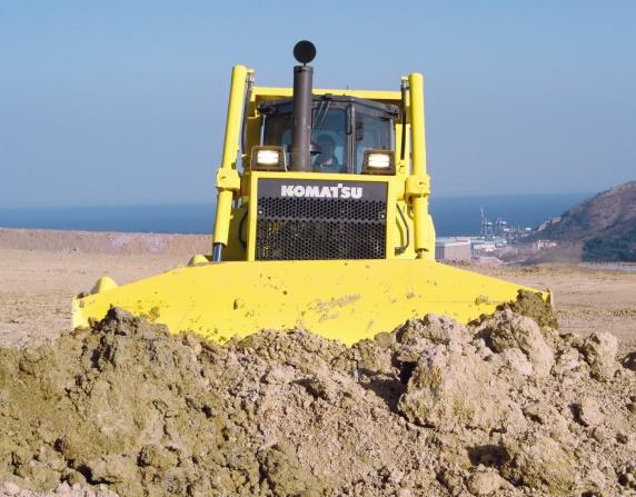 D85EX/PX-15 C RAWLER DOZER PRODUCTIVITY FEATURES Engine The Komatsu SA6D125E-3 engine delivers 179 kw 240 HP at 1.900 rpm.