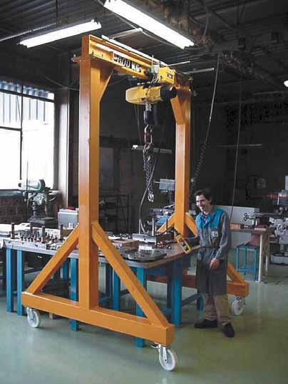 Cranes Moveable gantry cranes Moveable gantry crane model TD Yalesystems gantry crane for use in all areas, from craftsman s workshops, garages and industrial use.