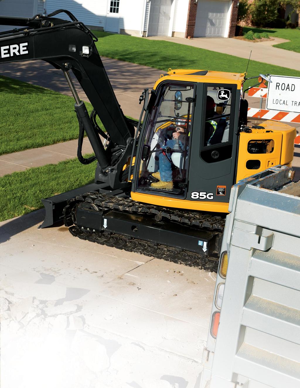 The EPA FT4/EU Stage IV technology in these excavators is simple, fuel efɵcient, fully integrated, and fully supported.