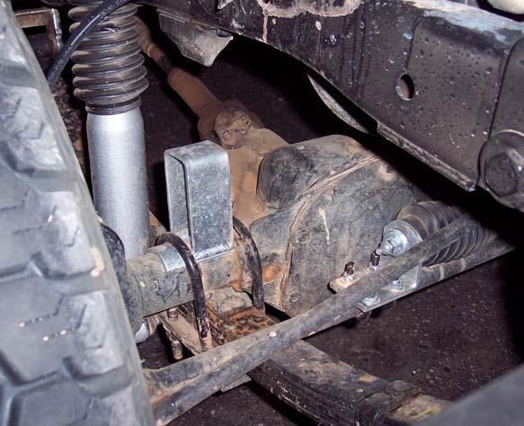 Install the sway bar end links (82-TM30022) to the axle mounts and the sway bar using the previously removed OE hardware. 9. Torque the sway bar hardware to 35 ft./lbs. 10.