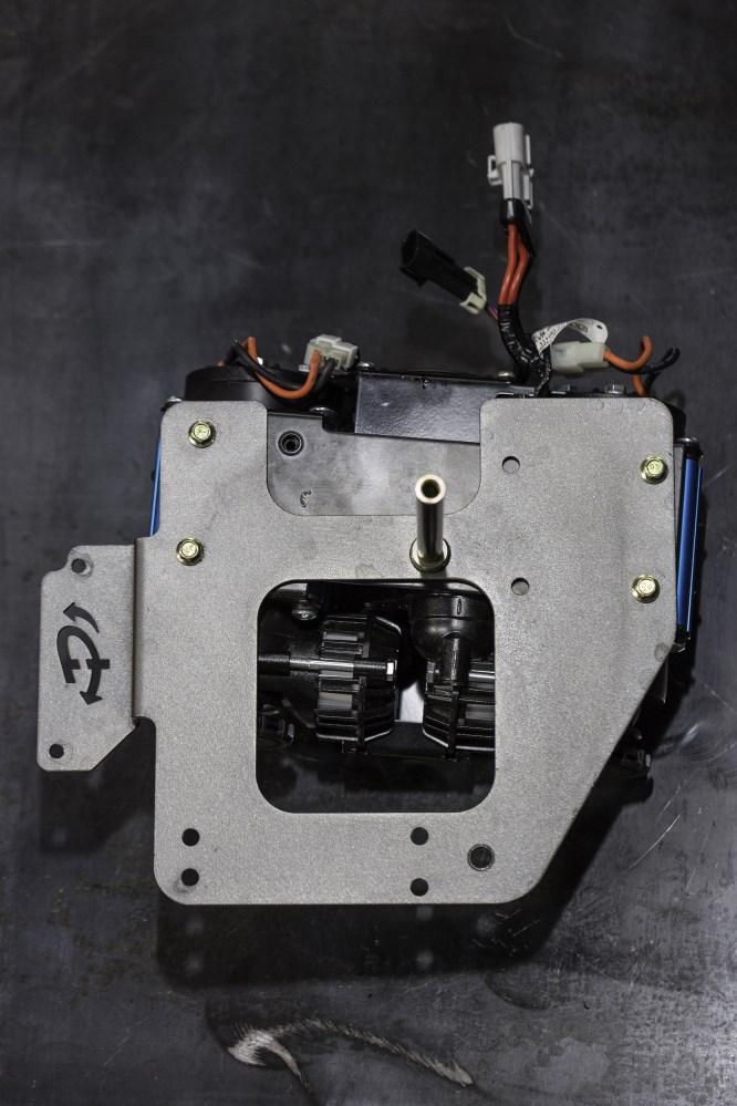 C o m p r e s s o r I n s t a l l a t i o n 2 Compressor installation 7. Locate the ARB mounting hardware and install your ARB Compressor to the Bracket.