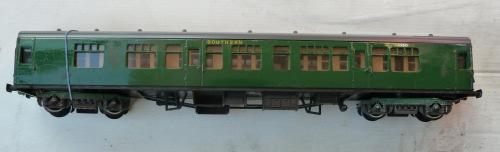 Unidentified, more professionally-designed all-metal Side Corridor Coach with interior partitioning. Finished in unlined Southern green with grey roof. Complete with wheeled bogies. Length 42cm (16.