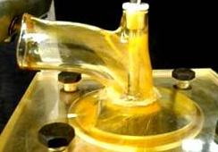In the spray mode in front and center of the valve, a powerful vortex of fuel is formed in the cylinder head.