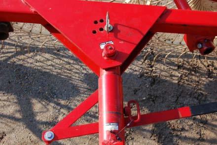Remove the wing angle pins and swing the wings to close completely the windrow area at the back of the rake.