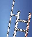 Ensure that there is at least two rungs overlap between support section and front ladder section. For ladders with an internal width of at least 300 mm.