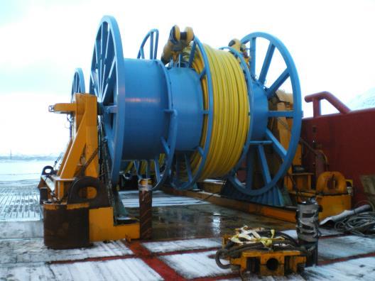 SPOOLING MACHINE / REEL DRIVE SYSTEM (RDS) RDS is designed to handle wirerope, fibre rope or umbilical on transport reels.