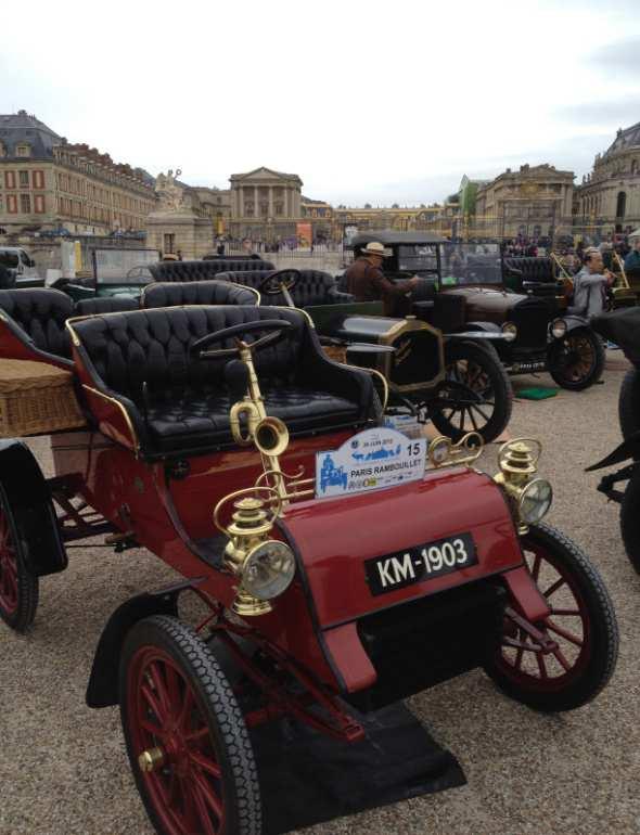 Having offloaded the cars at Les Invalides, the entrants drove their trailers to Rambouillet some 40 miles to the west of Paris and checked into their hotels.