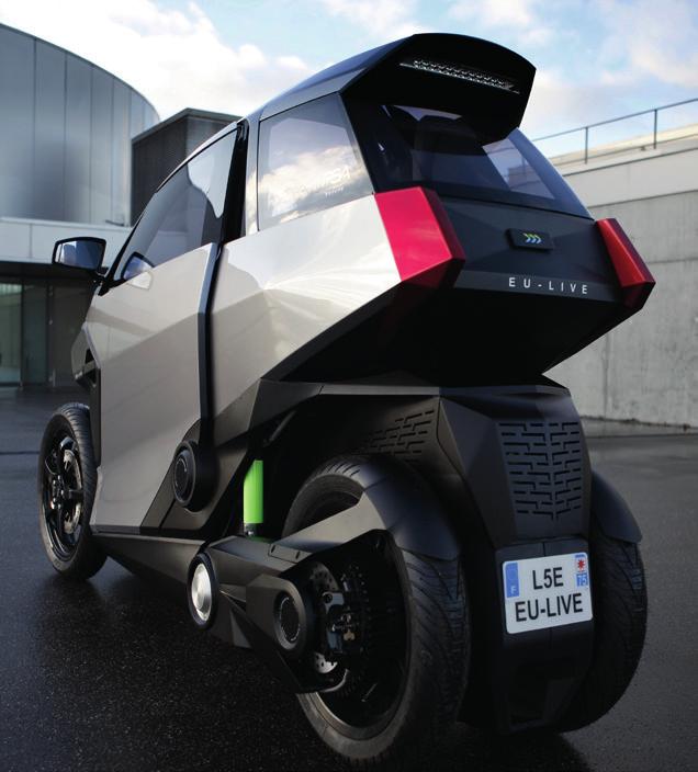 L5E VEHICLE REAL DEMONSTRATOR Positioned between the two-wheel and four-wheel segments, the L5e demonstrator is equipped with a plugin hybrid electric vehicle