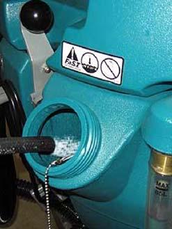 3. When the supply hose is not in use, connect the storage plug to prevent the FaST system from drying out and clogging up the hose. (Figure 16).