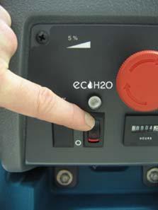 IMPORTANT: NEVER turn the FaST/ec- H2O system switch on when conventional scrubbing.