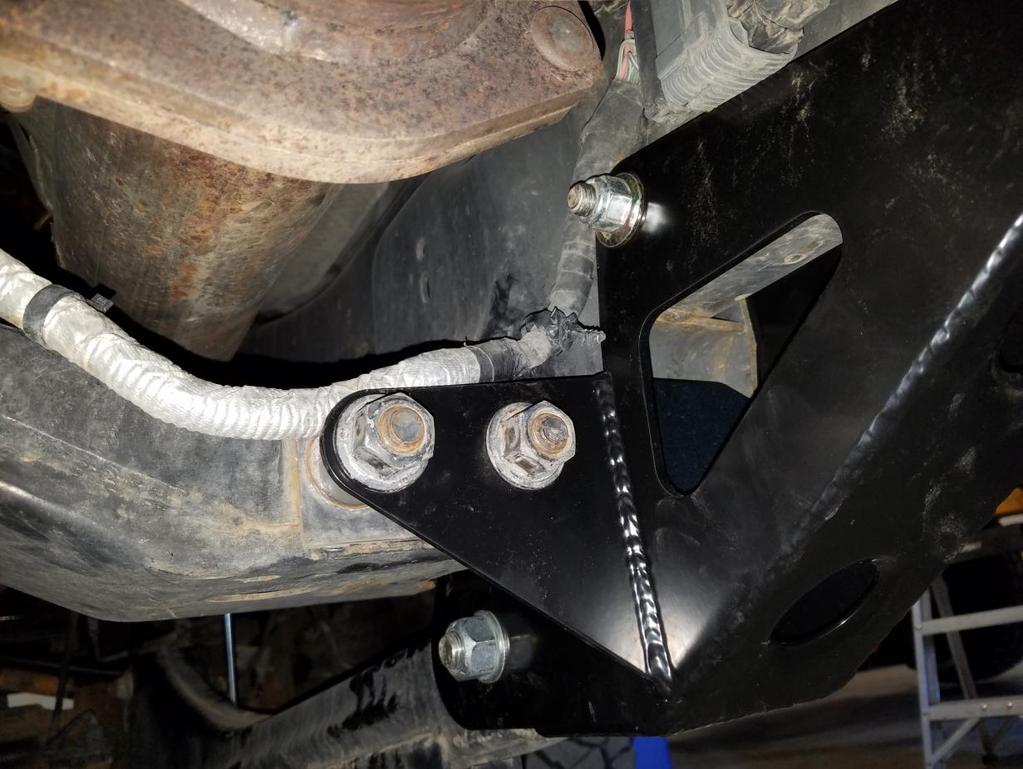 15. If you have removed any bolts attaching the radius arm to the axle housing now is a good time to put them back in and torque them down to 200lbft. Lift the radius arms up into place.