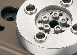 Use the four sleeves provided in the packaging to center the rotating load on the pinion.