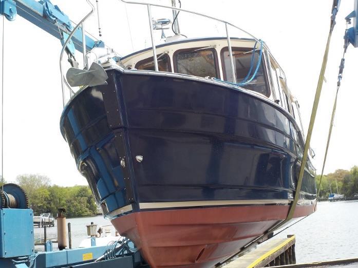 h) The hull appears to run fair and in good condition with no signs of damage or