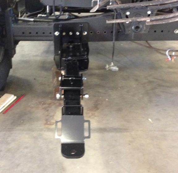 LANCIHTH1910 User s Manual For further technical assistance, call Lankota @ 1-866-526-5682 This TH1910 hitch offers three positions: Left Hand Tow Position, Center Tow