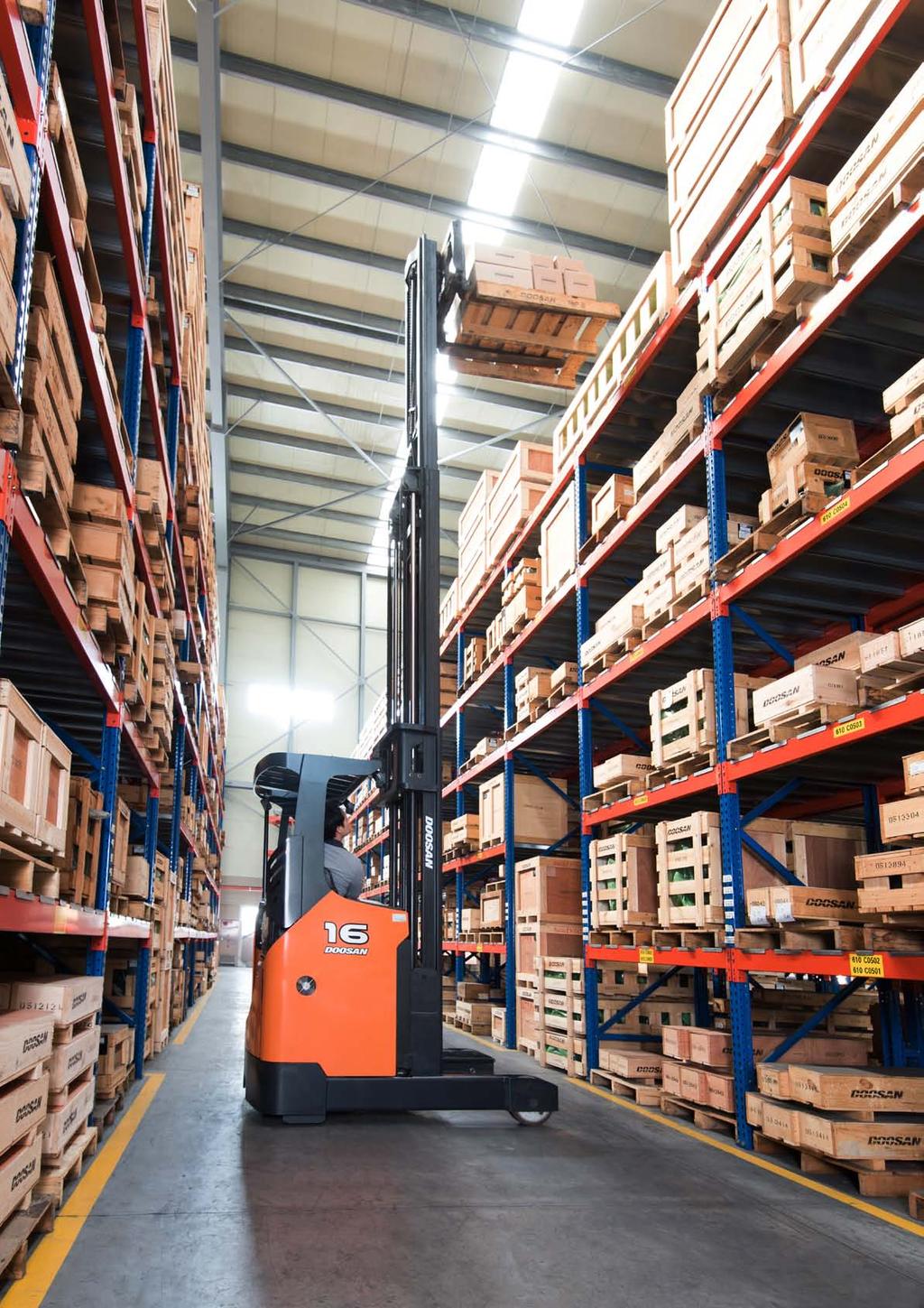 7 PULS Series Reach Truck productive. Doosan has designed the BR14/16JW-7 Plus to make even more precise, efficient movements in any warehouse application.