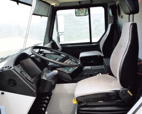 Comfortable driver s cab of outstanding functionality.