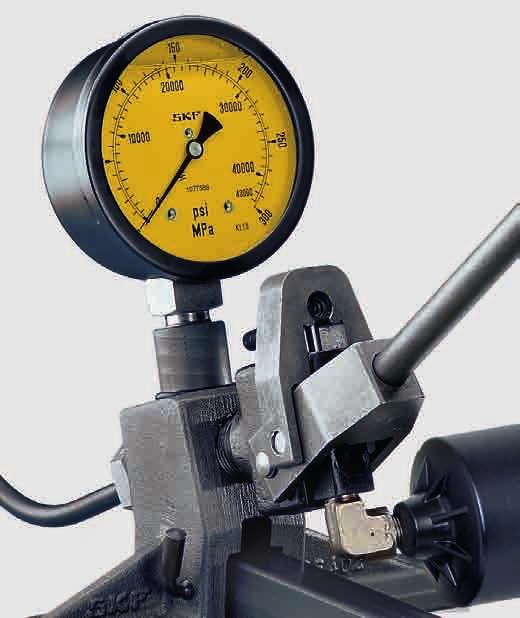 ³) Large range of accessories available, including: Adapter block Pressure gauges High pressure pipes Connecting nipples Technical data Designation 226400 729101 B Maximum pressure 300 MPa (43 500