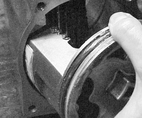 Remove the base plate (5) by unscrewing the four cap head bolts and spring washers. 6. The pinion shaft (4) can now be withdrawn from the bottom of the actuator body (1). 7.