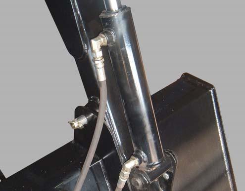 NOTE: Grapple Cylinder ports face toward center of grapple.