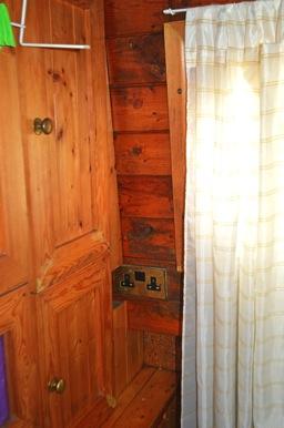 WALK-IN WARDROBE / OFFICE 4 10 Fixed Furniture: This compact room has a