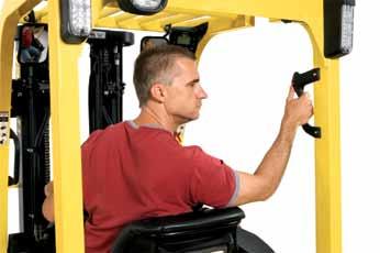 Hydraulic Controls Choose from two configurations that employ seat side hydraulic levers or TouchPoint mini-levers to provide unsurpassed, low effort, tactile control of all hydraulic functions.